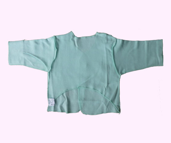 A04半背密拷系帶上衣(背面)