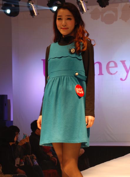 ��(y��u)ؐ���{(l��n)ɫ�o���ЋD�B��ȹ