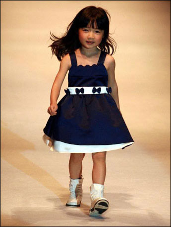 �����Ӻ�ɫ�ɐ�(��i)����ȹ