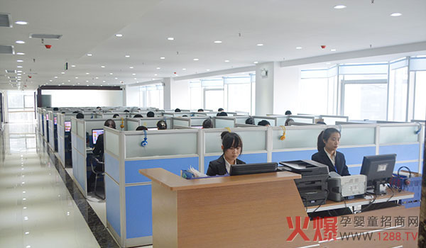 火爆網(wǎng)干凈明亮的辦公環(huán)境