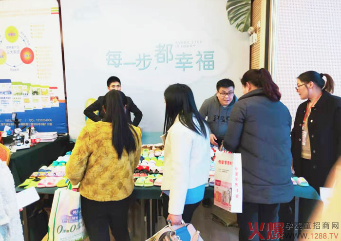 ÿһ�������Ҹ���ĸ�����۷��(hu��)����վ�����չ����Ҹ�����ͯЬ���ʱ��F(xi��n)�A������