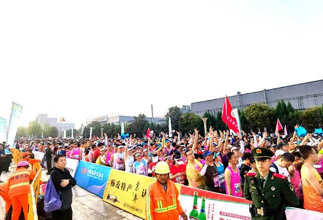 雅泰朵恩酷跑團助力“楊馬”激情開跑 (5).jpg 雅泰朵恩酷跑團助力“楊馬”激情開跑 (5).jpg