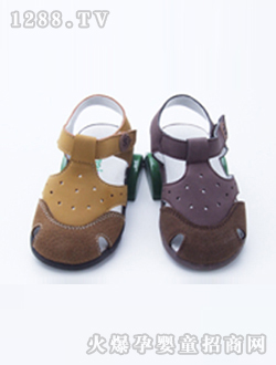 ˹�˼{����ɫ��Ь