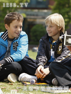 �\�����b