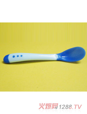 yinge�{(l��n)ɫ���z����