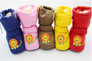  �ۋ�ͯ��ˮ��Ͳ�ӽq��ůЬѩ��ѥС�{�ӈD��